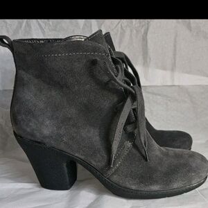 Easy Spirit Solid Grey Suede Ankle Molded Black 3" Heel Boots Booties Size 9M